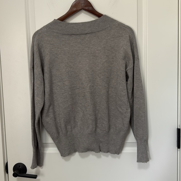 Philosophy women’s Gray Long Sleeve Sweater V-Neckline Gray size Small - Picture 3 of 4
